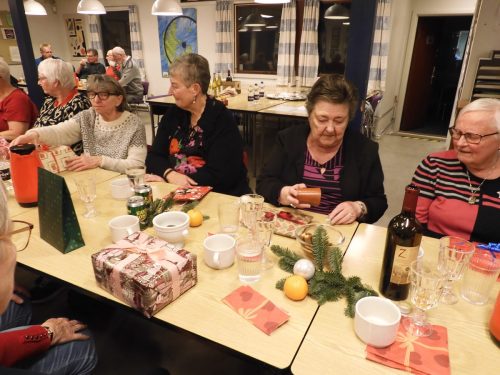 3 raflebæger gik bordet rundt